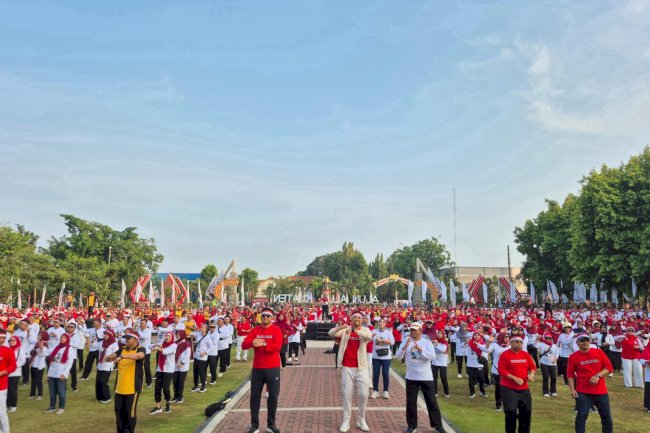 MERAH PUTIH GOYANG KLATEN! Bupati & Wakil Bupati Klaten Gelar Senam Merah Putih Antikorupsi di Alun-Alun
