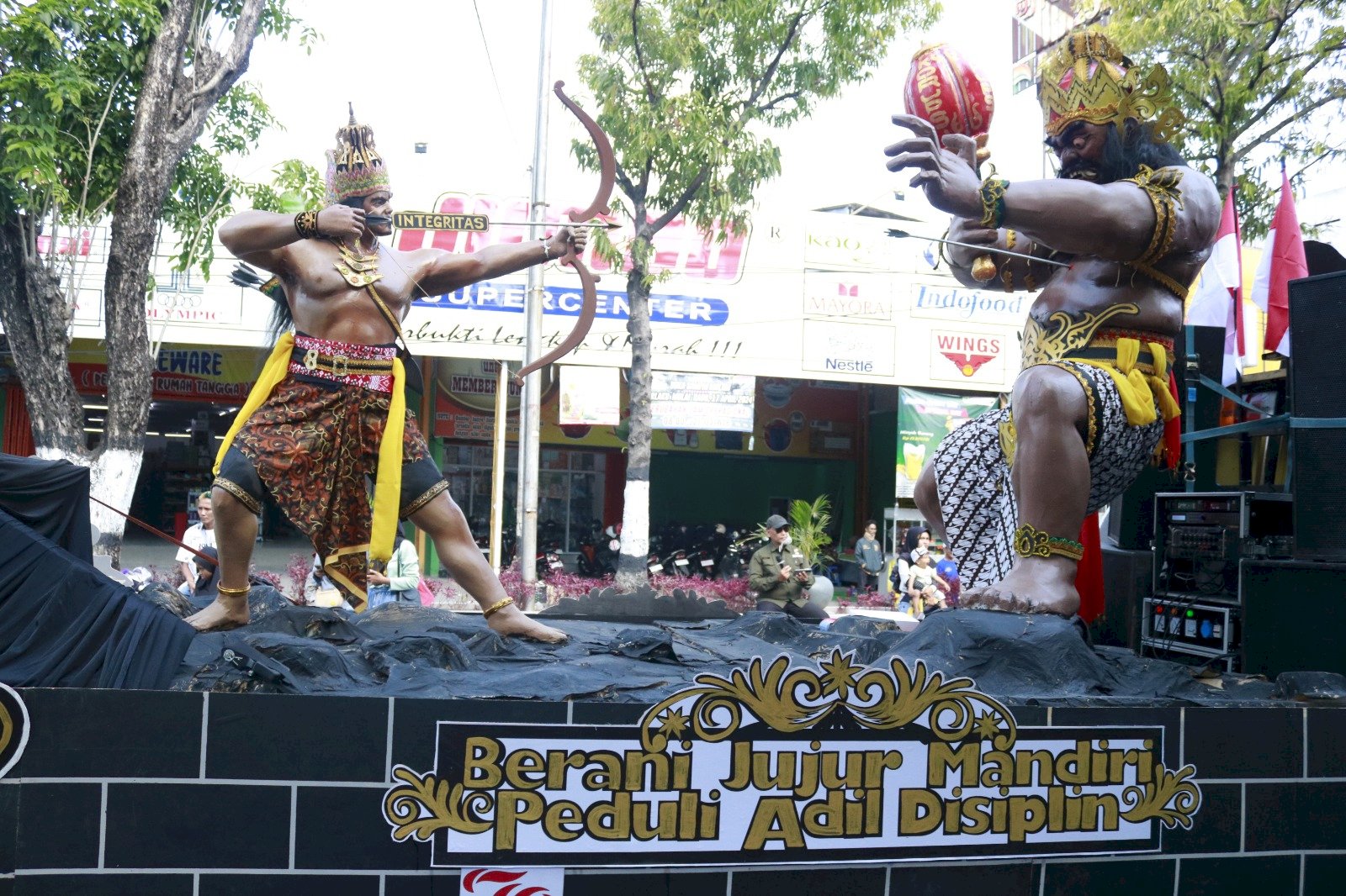 Rama dan Rahwana Ramaikan Karnaval Pembangunan Tahun 2024