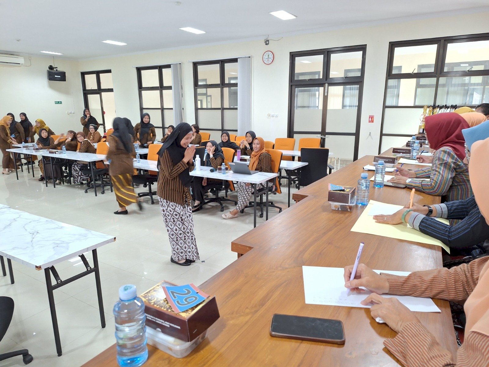 Semarakkan Hari Kartini, DWP Inspektorat Klaten Gelar Lomba Keluwesan
